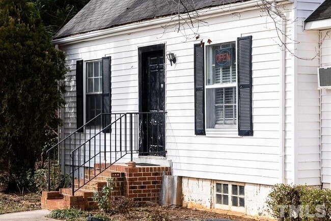 Building Photo - 806 Gorman St