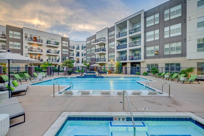 Building Photo - Gateway 505