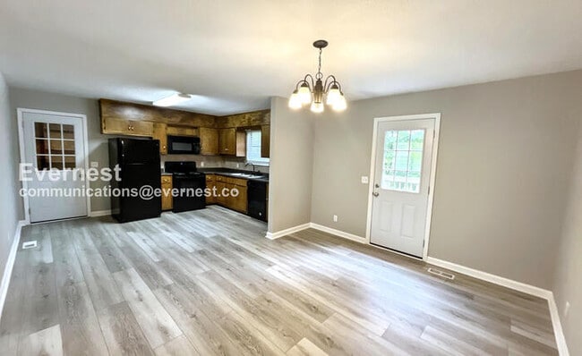Building Photo - 107 Laferry Ln
