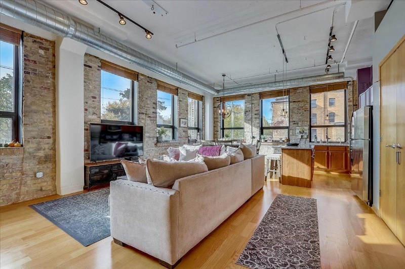 Primary Photo - 1701 NE Madison St