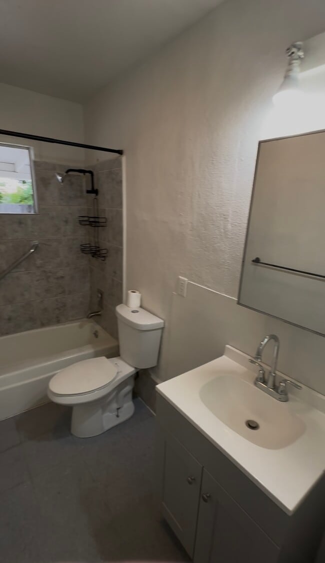 1st bathroom - 440 S Mistletoe Ave