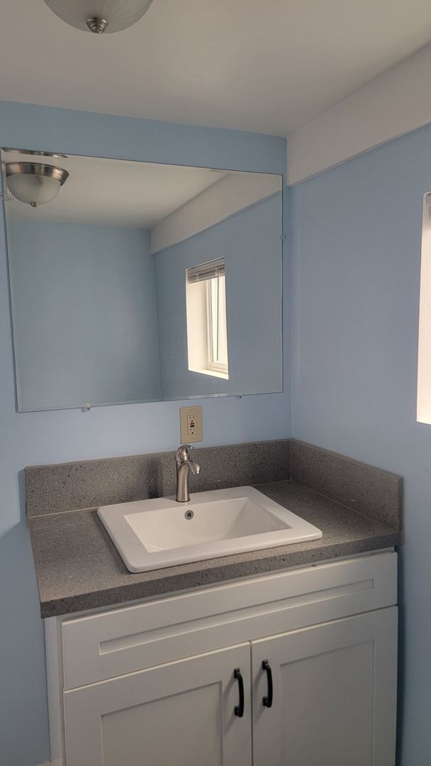 Foto del edificio - Looking for the ultimate roommate setup? L...