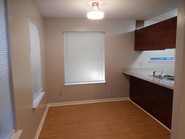 Building Photo - 2334 Sylvan Ct