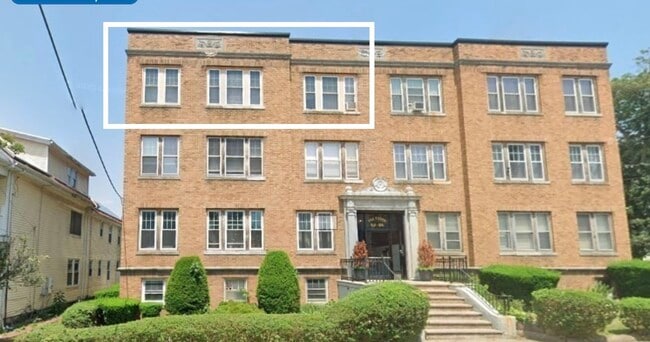 Building Photo - 84 Tudor St