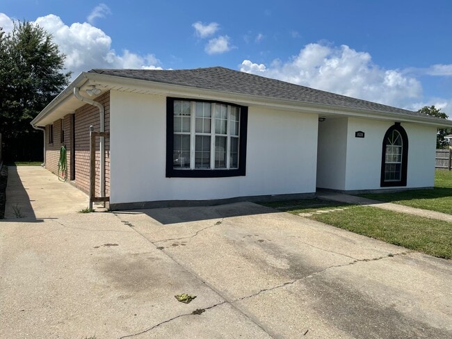 Building Photo - 8520 Benjamin Dr