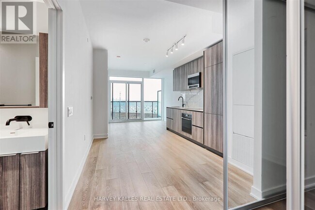 Photo du bâtiment - 117-3117 Broadway Ave