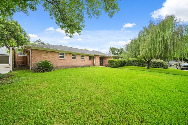 Building Photo - 4427 Sarong Dr