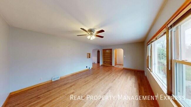 Building Photo - 2418 S Glendale Ave