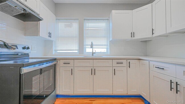 Building Photo - 436 E 5th St