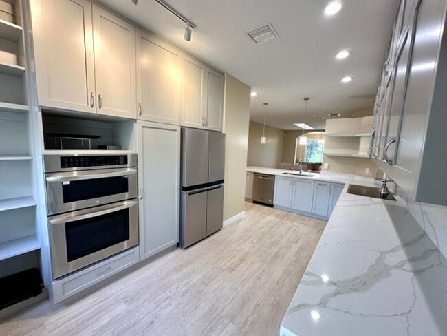Foto del edificio - 5791 Island Reach Ln