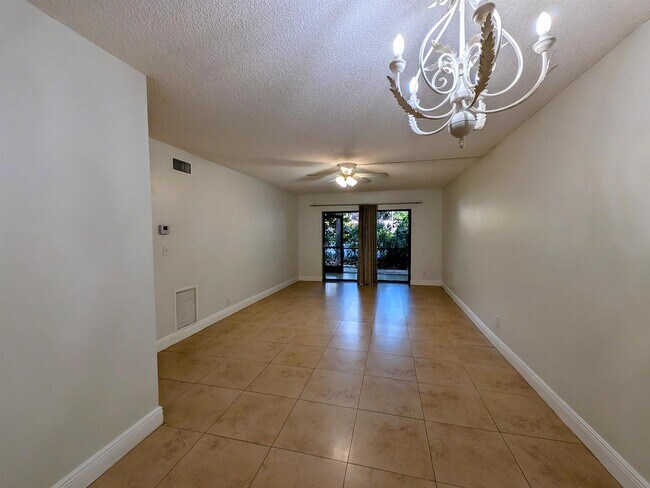 Foto del edificio - 3119 Oakland Shores Dr