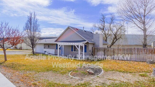 Building Photo - 405 900 E