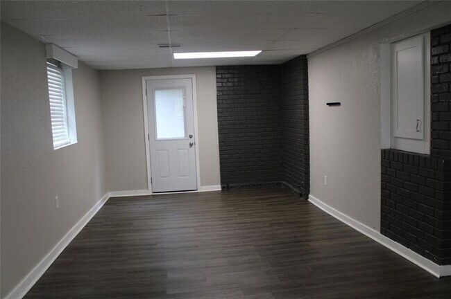 Building Photo - 2234 Hurt Rd SW