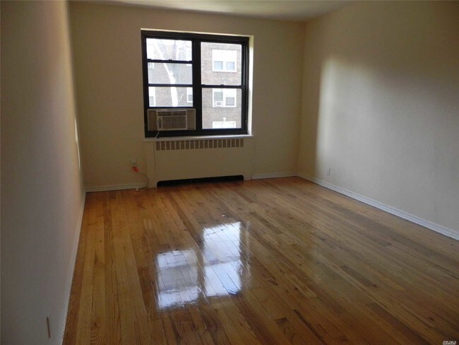 Building Photo - 21 Schenck Ave