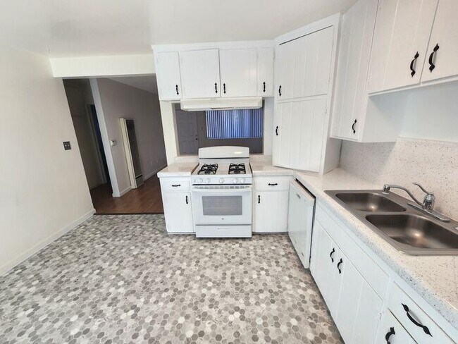 Foto del edificio - 1/2 OFF 1St Month!! Gated Community - Spacious 2 bdrm unit in La Mesa