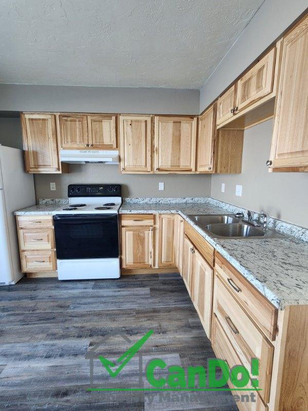 Building Photo - Newly remodeled 2 bedroom, 1.5 bathroom townhome in Blackfoot with Fiber Internet- Available now!