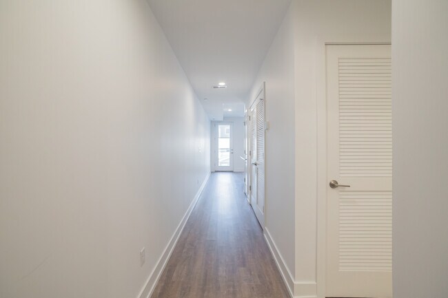 Building Photo - 1617 Poplar St