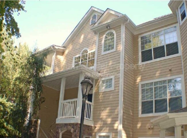 Building Photo - 1032 Whitshire Way