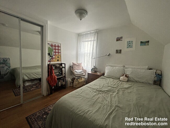 Foto del edificio - 12 Village St