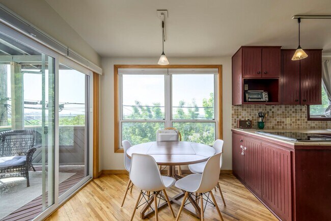 Foto del edificio - Gorgeous  Home In The Marmalade District O...