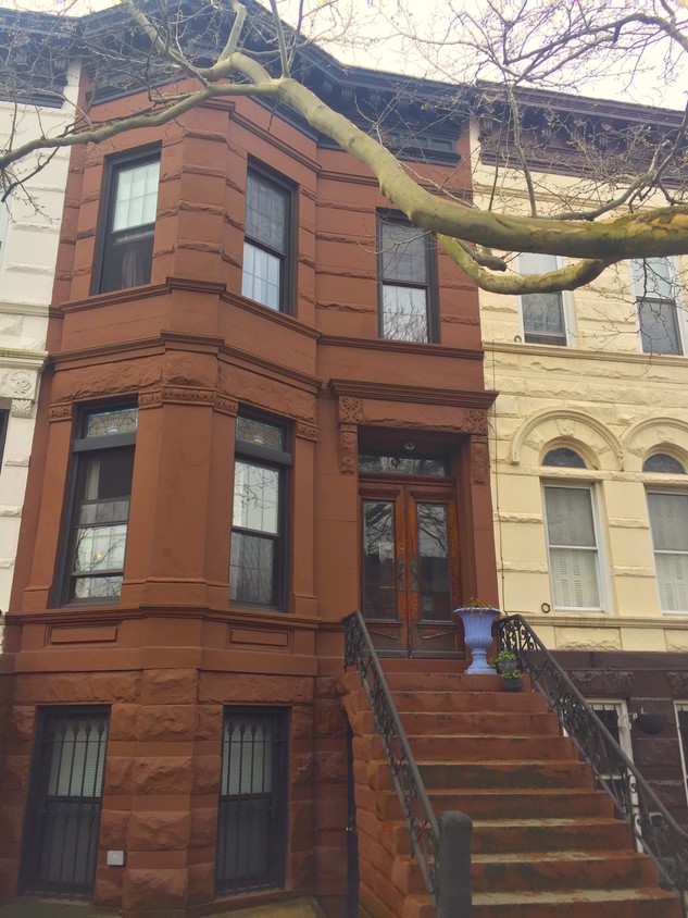 Primary Photo - Duplex 3BR / 1Bath w/ shared yard, d/w