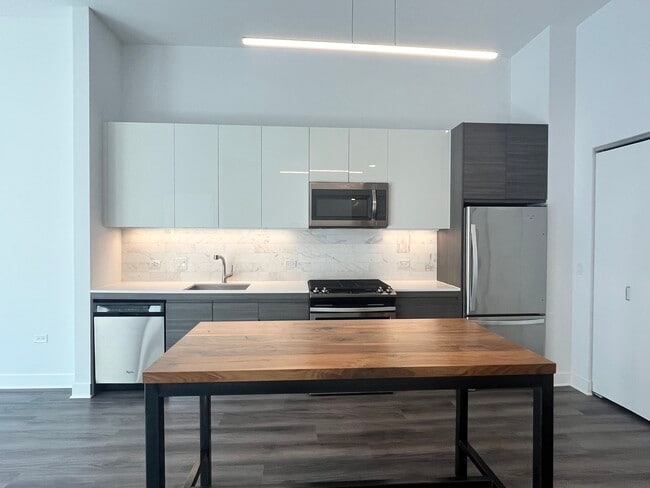 Foto del edificio - 222 W Hubbard St