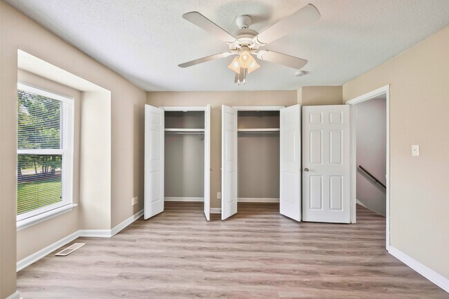 Foto del edificio - North Ingleside Townhomes