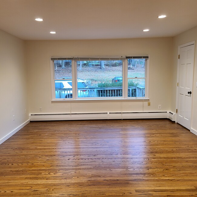 Livingroom - 14 Fleetwood Park