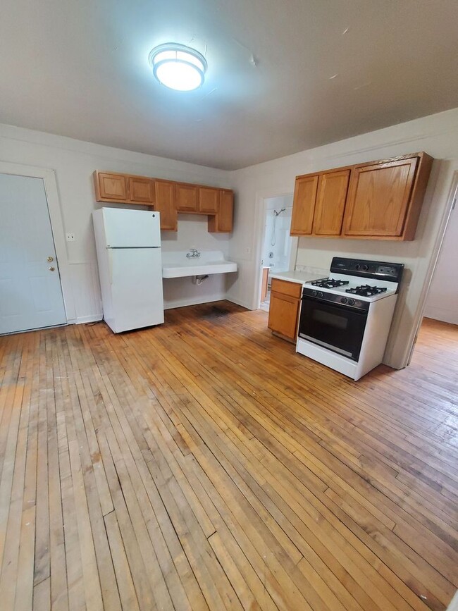 Building Photo - 2327 S 15th St
