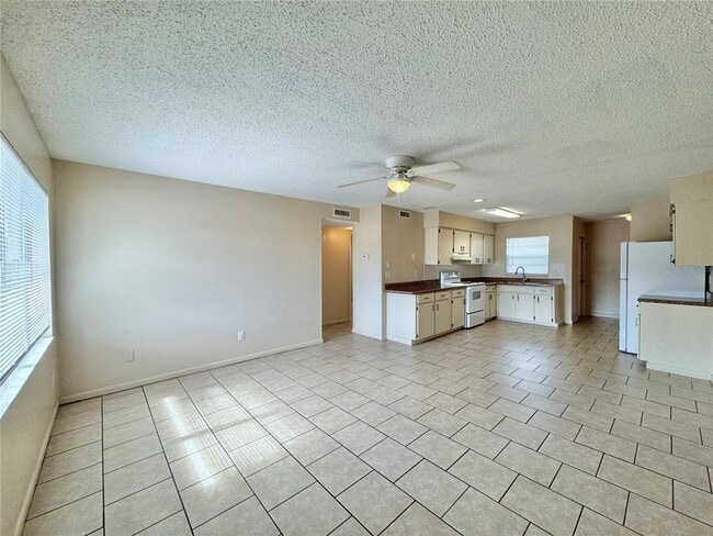 Foto del edificio - 2540 Elm Ave