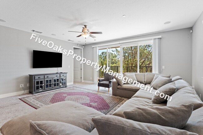 Foto del edificio - 571 Willow Ridge Ct
