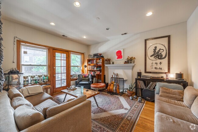 Building Photo - 2714 N Kimball Ave