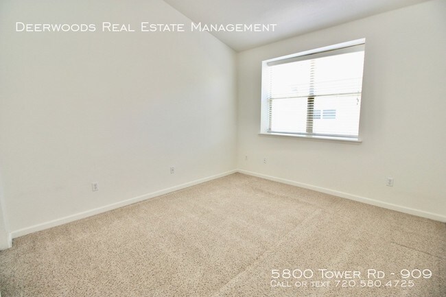 Foto del edificio - 5800 Tower Rd