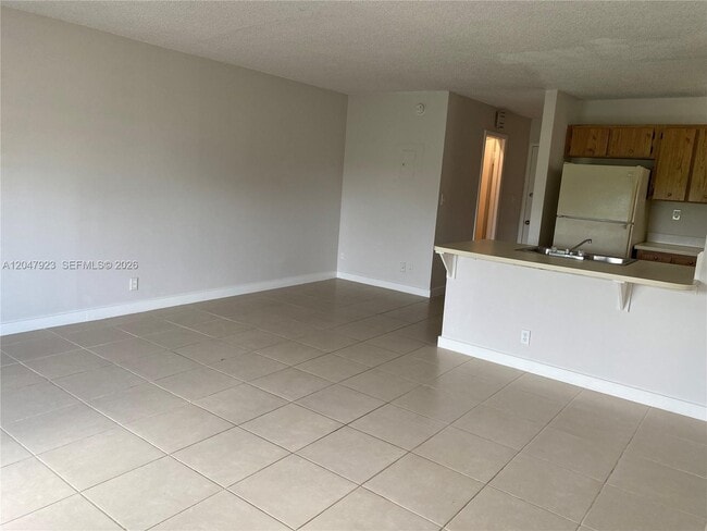 Building Photo - 2701 Riverside Dr