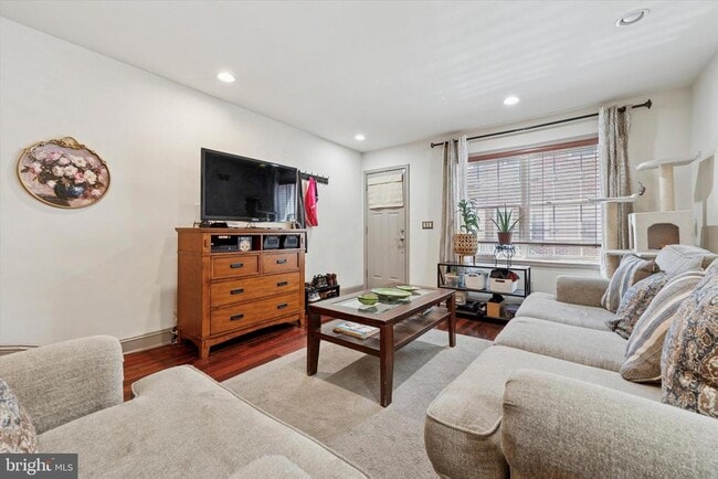 Building Photo - 2423 S Bancroft St