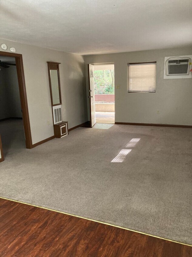 Primary Photo - 317 Springtree Rd
