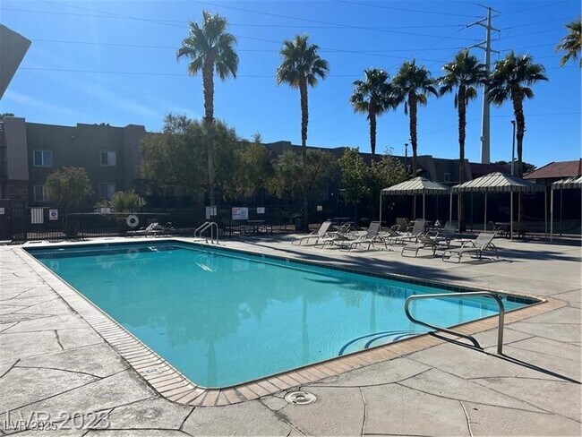Building Photo - 5295 Indian River Dr