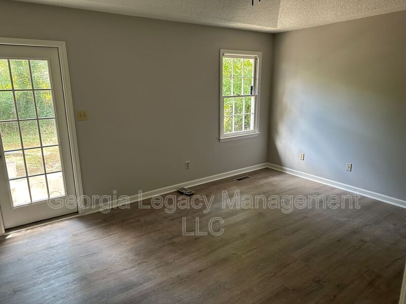 Building Photo - 121 Winthrop Way