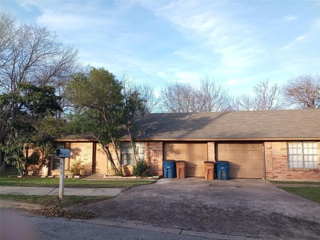 Building Photo - 814 King Edward Pl