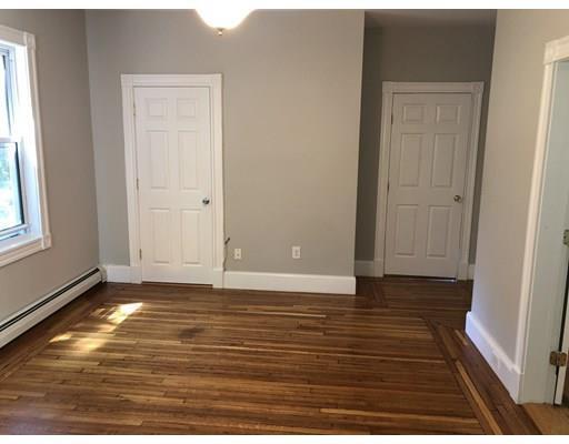 Foto del edificio - 124 Hyde Park Ave