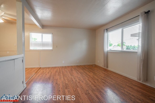 Building Photo - 1088 Roewill Dr