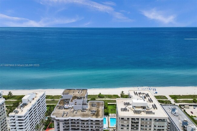 Foto del edificio - 8851 Byron Ave