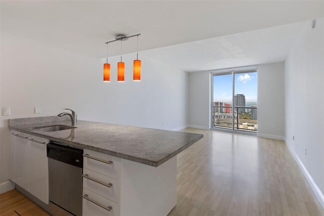 Foto del edificio - 185 SW 7th St