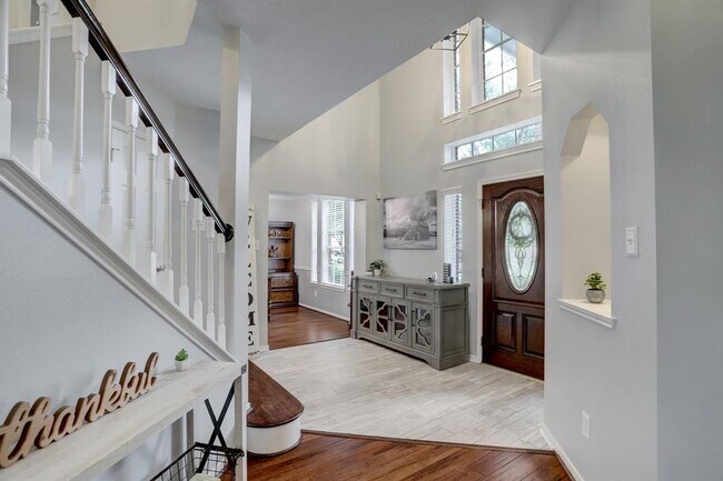 Building Photo - 9327 Hudson Bend Cir