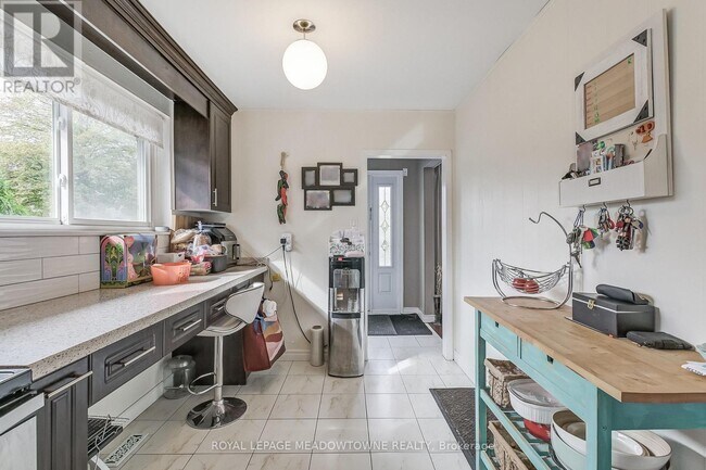 Photo du bâtiment - 562 Raphael Ave