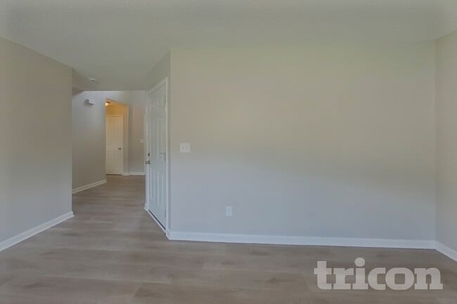 Building Photo - 2104 Meadecroft Rd