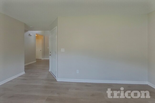 Foto del edificio - 2104 Meadecroft Rd