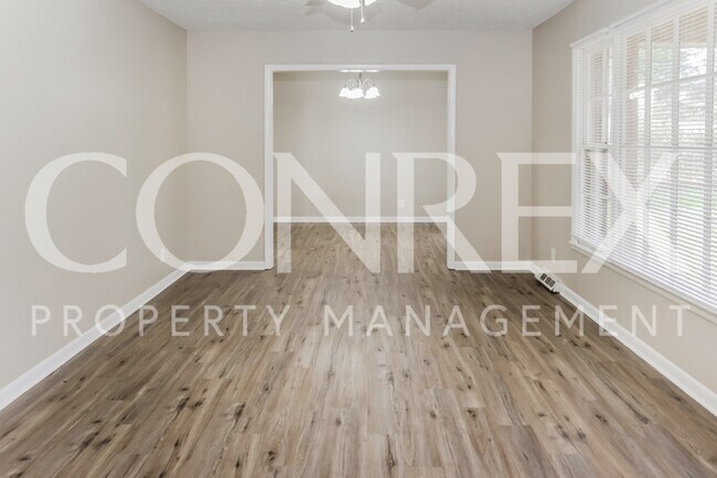 Building Photo - Classic Home in Huntsville, Available Now!