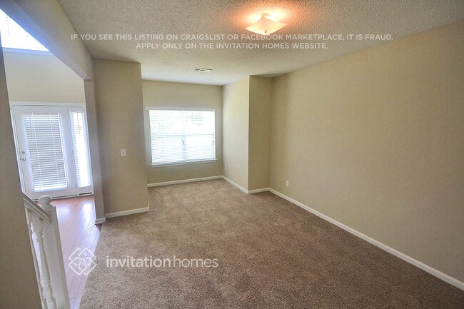 Building Photo - 3522 Umatilla Ln