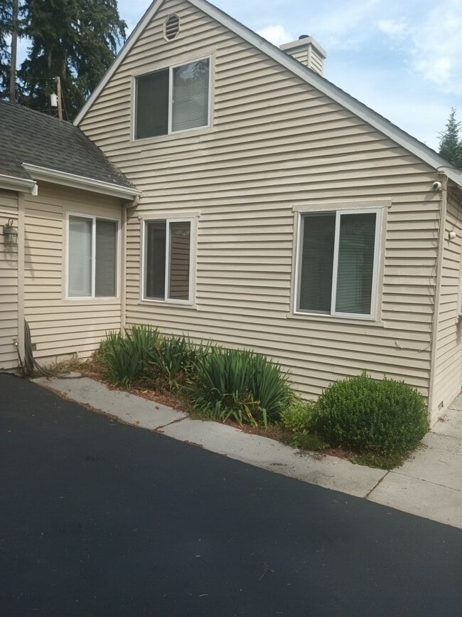 Building Photo - 14905 Cascadian Way